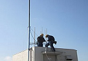 電気設備工事の作業風景